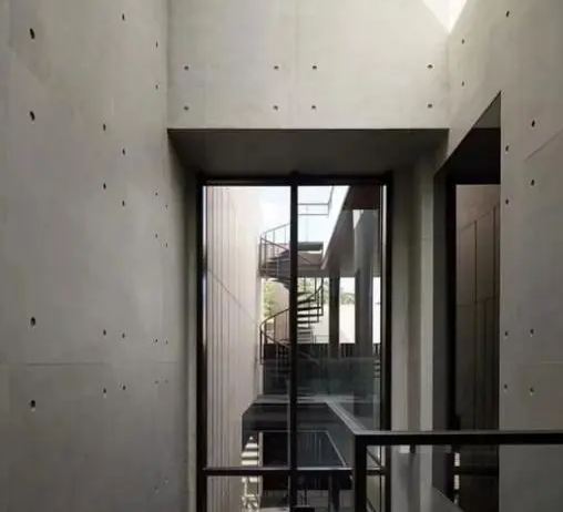 清水混凝土掛板，展現(xiàn)水泥最本身的質樸與硬朗
